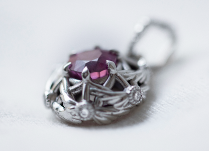 SACRED PENDENT PINK